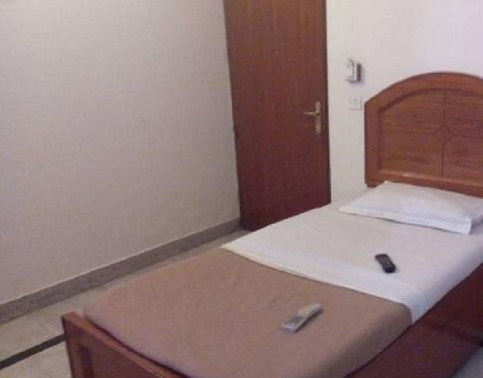 Mahalaxmi Plaza Hotel 法里达巴德 客房 照片