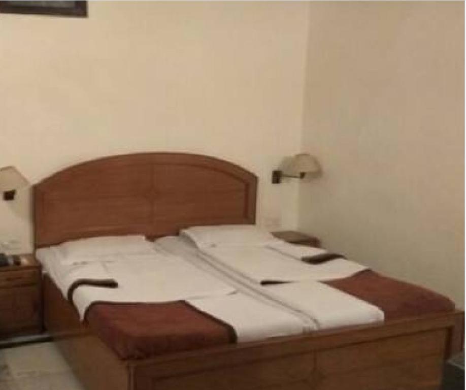 Mahalaxmi Plaza Hotel 法里达巴德 外观 照片